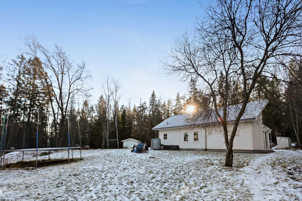 14. Renoverat Tak Taklackage Sommarstuga Vallentuna Ballsta