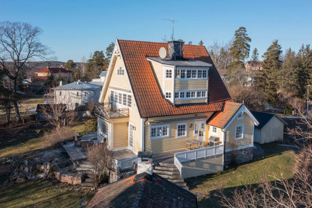 9. Renovering av Tegeltak i Villa Norrtalje Gransater
